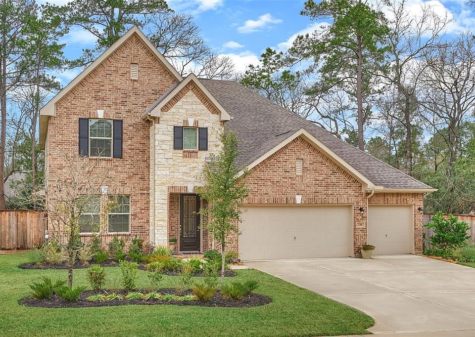 5 Bedrooms, 3.5 Baths, 3 Car Garage and on a large lot! Barely lived in. Take advantage of the upgrades without the builder costs!
