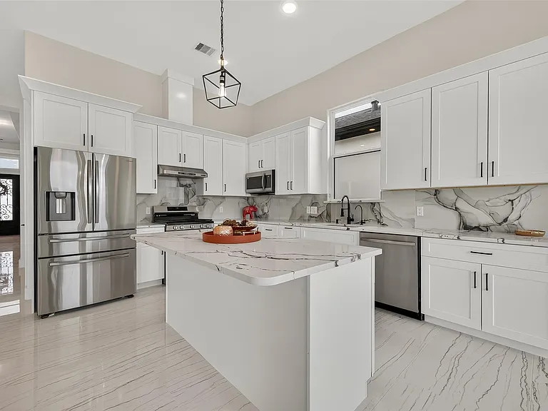 2226 Syrian St — Photo 24