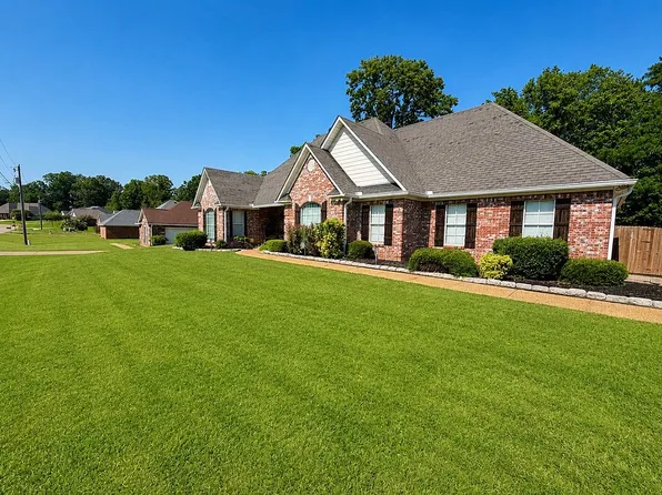 218 Manchester Dr, Vicksburg, MS 39183
