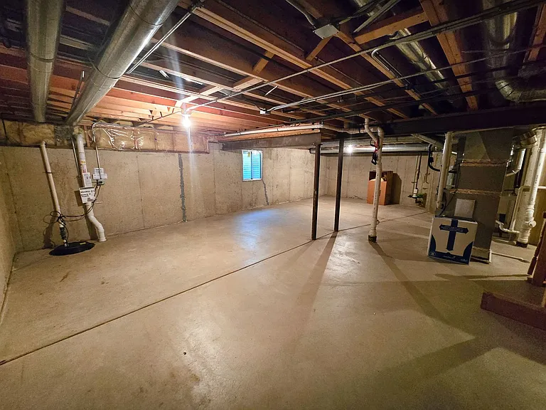 2286 Brookside Ln — Photo 32