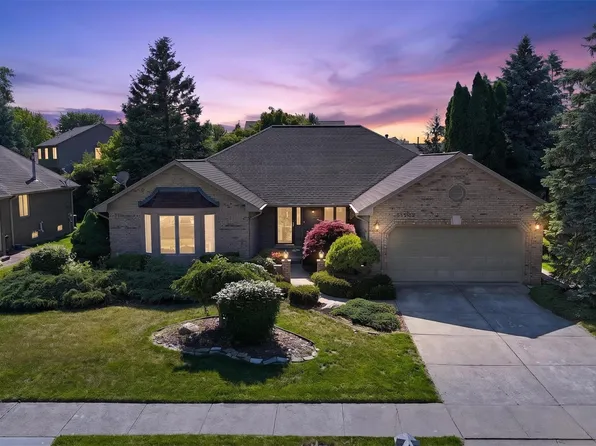 41599 Red Oak Dr, Sterling Heights, MI 48314