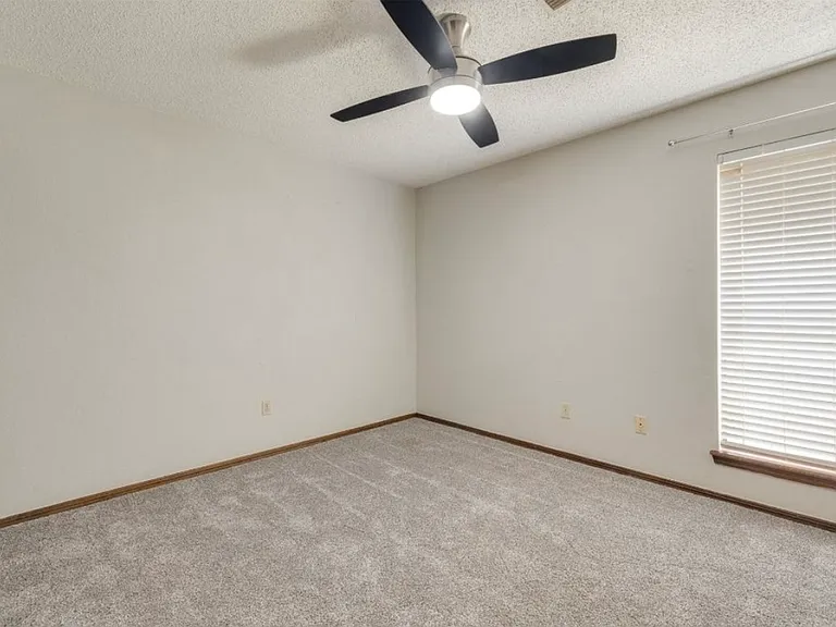 7613 Maehs Cir — Photo 11