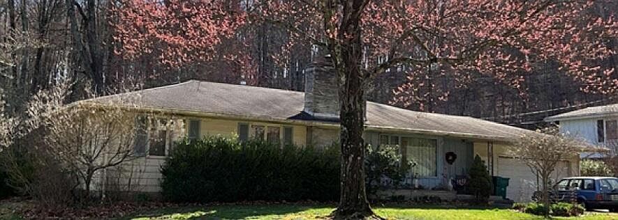1st image of 1535 Pleasant Valley Dr