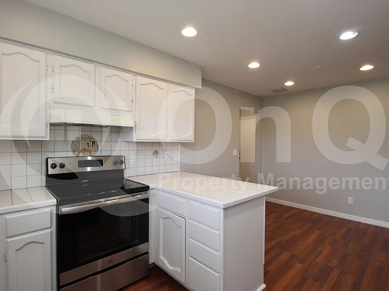 2522 E Don Carlos Ave — Photo 7