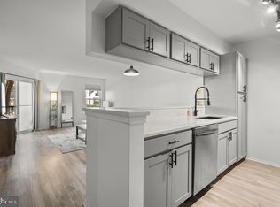 3311 Wyndham Cir APT 1192, Alexandria, VA 22302