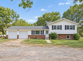 883 Lark Rd, Goodman, MO 64843