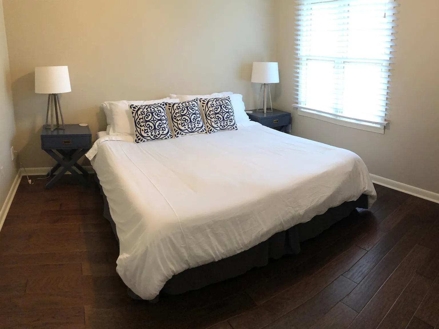 2 bed, 1.5 bath, 1000 sqft, $1,950 — Photo 4