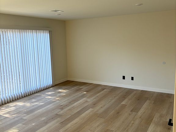 3rd image of 100 Oak Rim Way APT 18