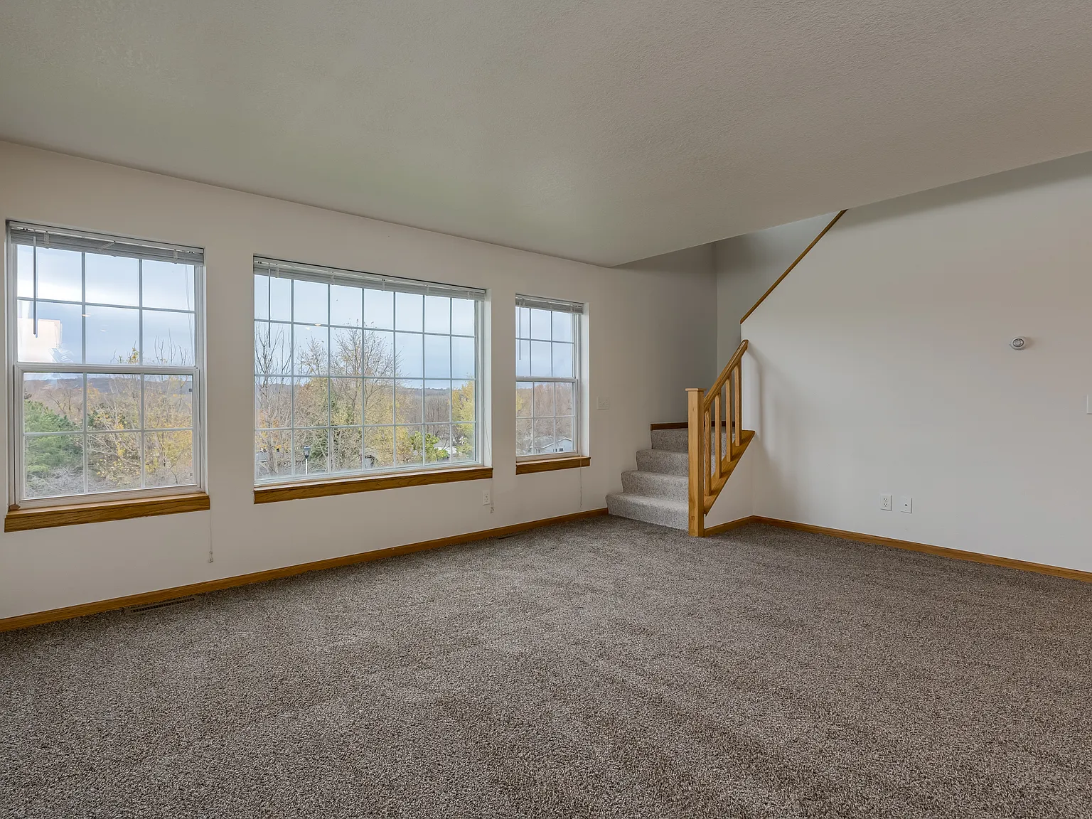 2 bed, 1.5 bath, 1200 sqft, $1,275 — Photo 3