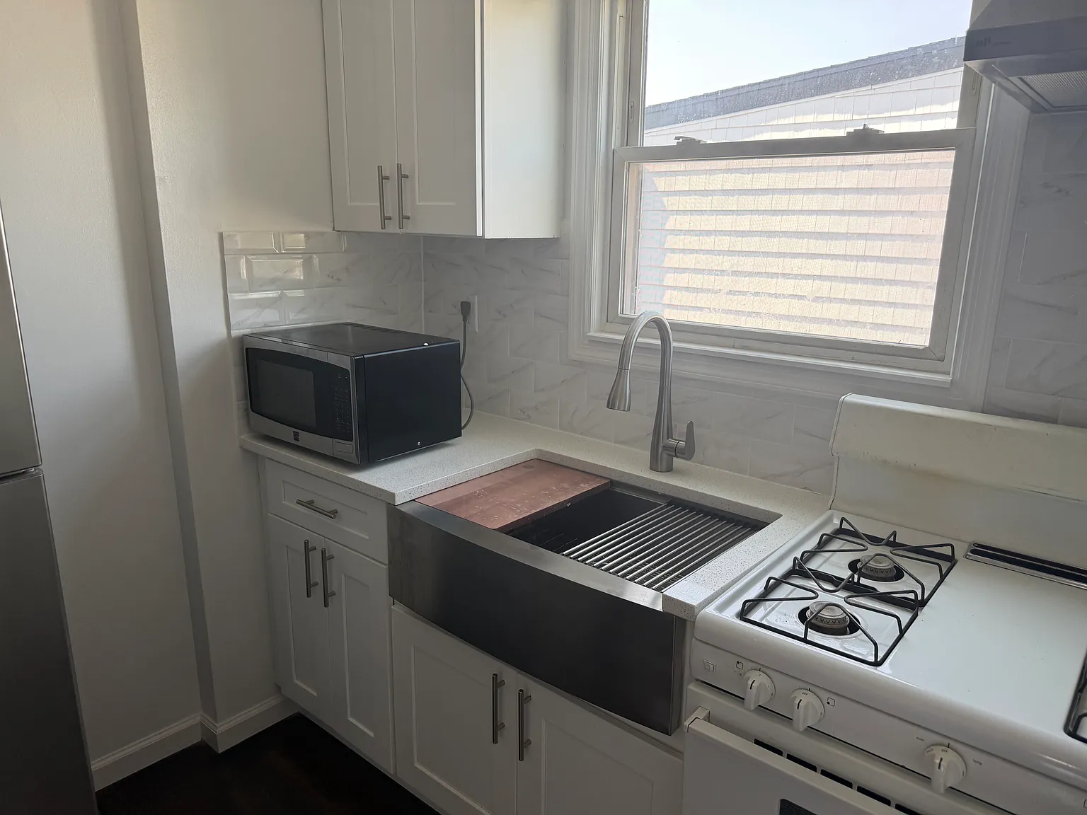 2 bed, 700 sqft, $2,700 — Photo 4