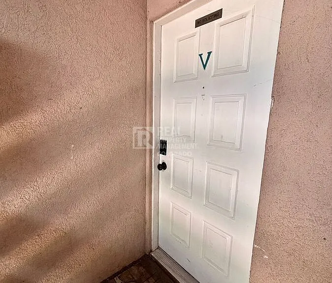 3440 Parkmoor Village Dr #V — Photo 3