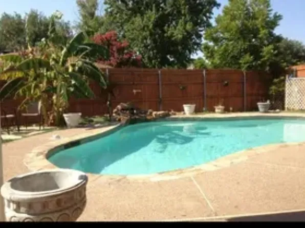333 Meadowhill Dr, Benbrook, TX 76126
