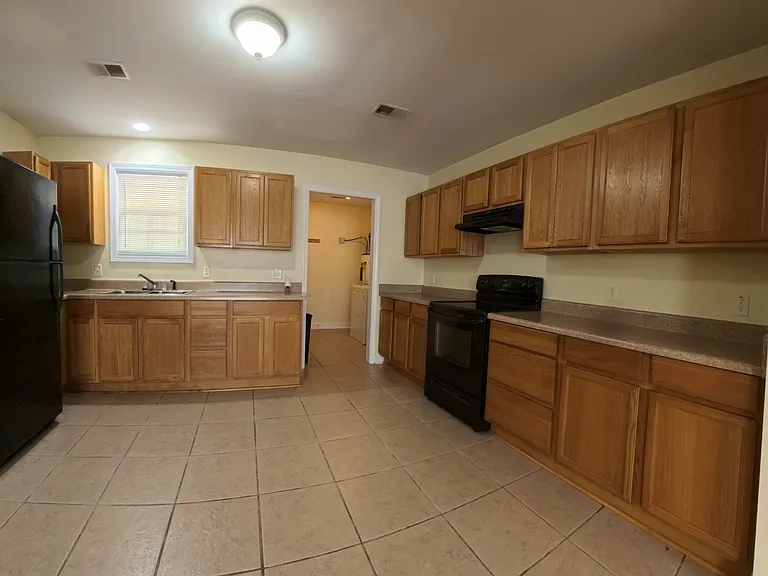204-206 Perry Rd — Photo 2