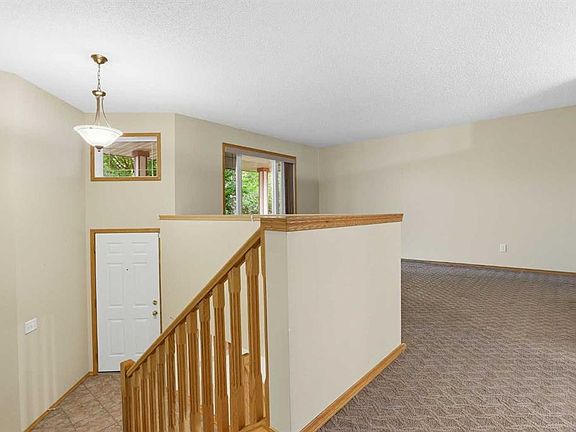3rd image of 11 N Westfall Cres