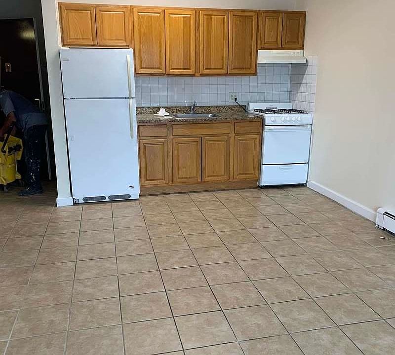 1st image of 21-33 21st Ave #2R