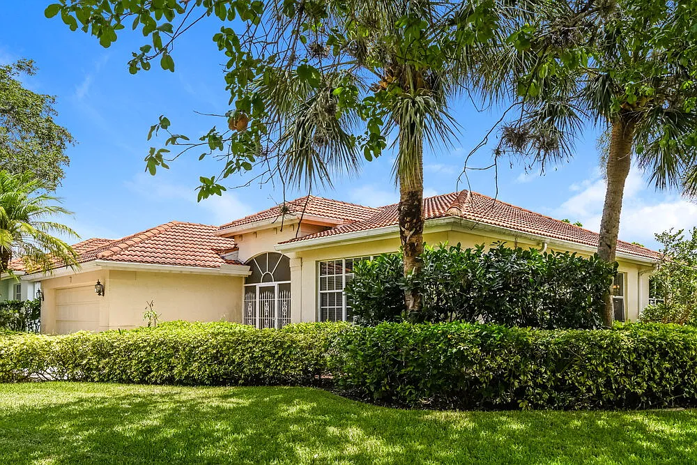 3 bed, 2.0 bath, 2161 sqft, $2,120 — Photo 3
