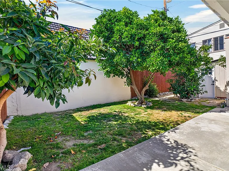 1713 W Alameda Ave — Photo 43