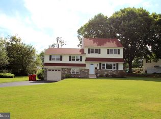 1098 Roberts Rd, Warminster, PA 18974