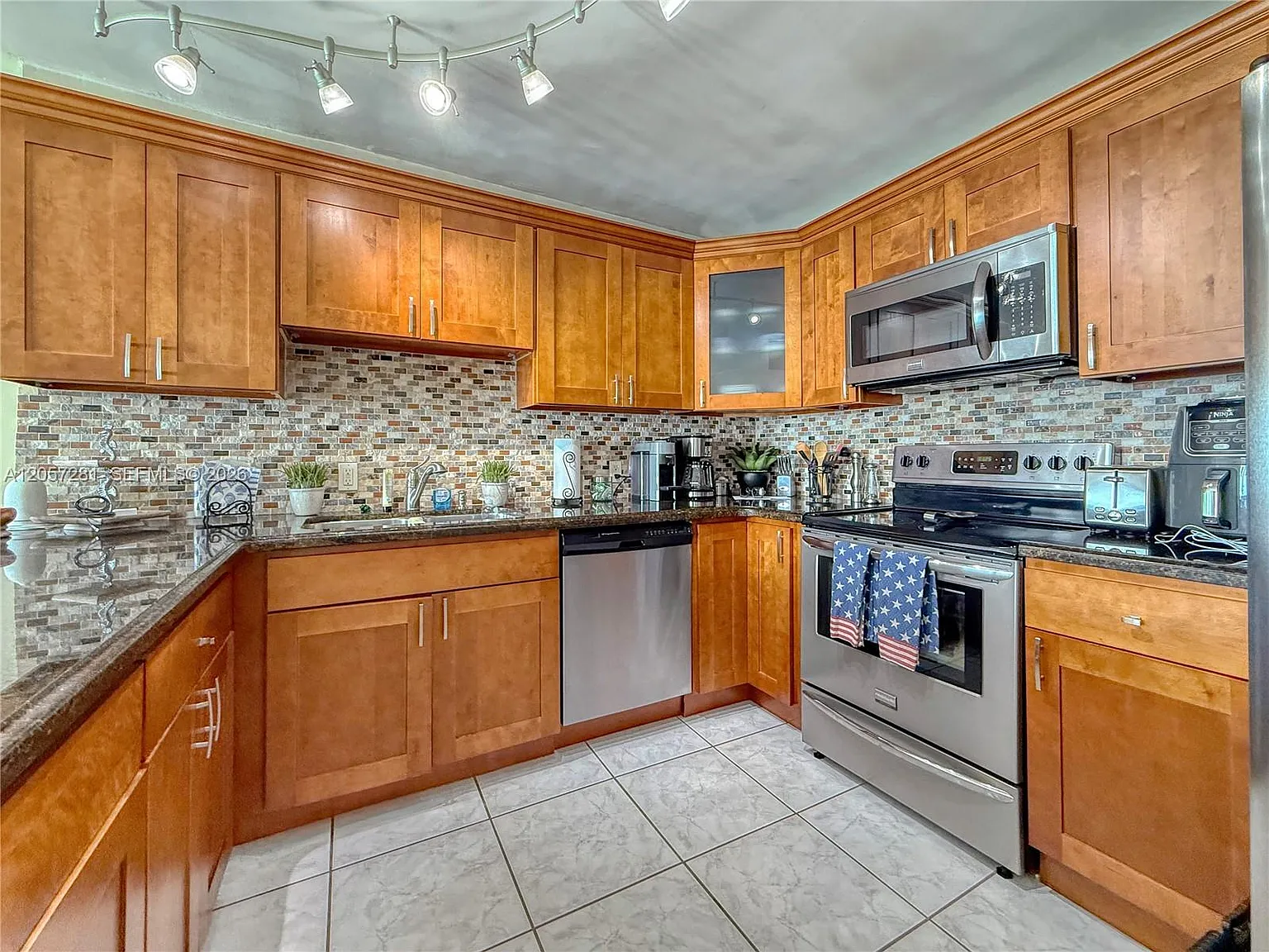 Arlen Beach Condo — Photo 3