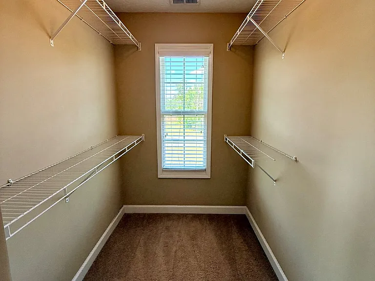 422 Jamestown Ave — Photo 16