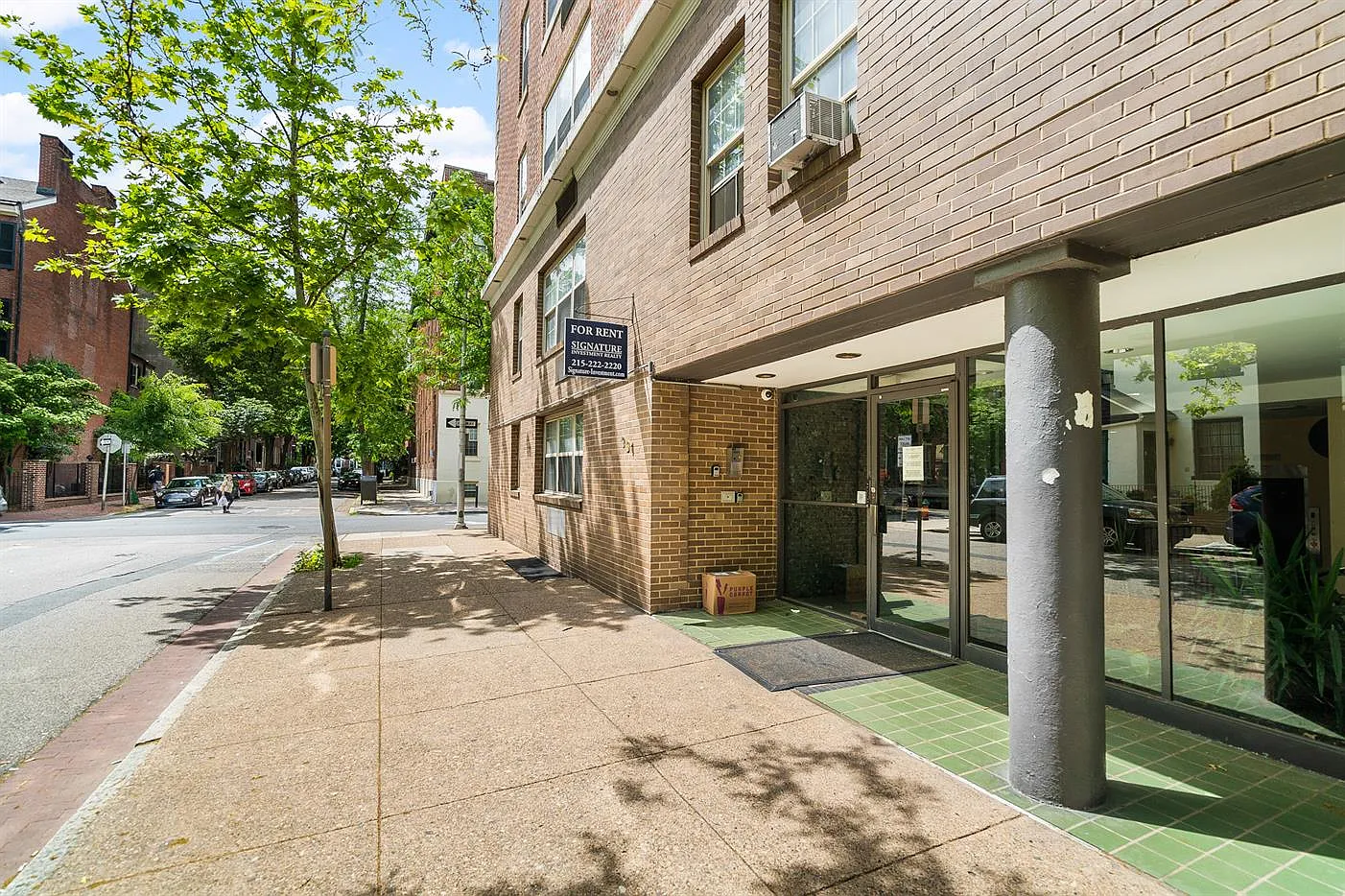 Clinton Court — Photo 3