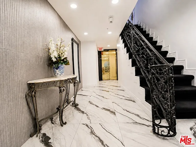 342 N Palm Dr #201 — Photo 6