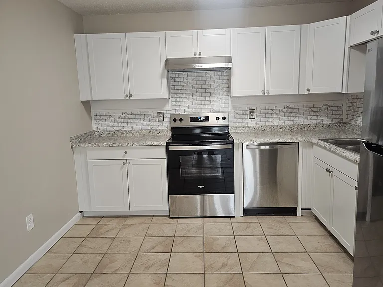 1275 Redwood Ln #B — Photo 2