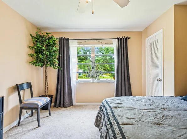 677 Royal Palm Boulevard #16, Vero Beach, FL 32960