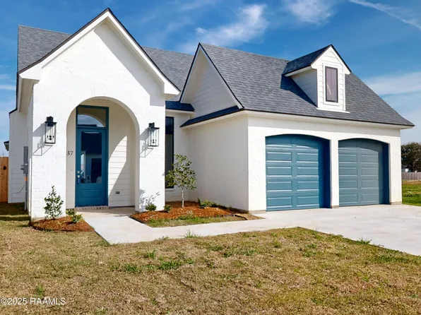 137 Lakes Edge Dr, Broussard, LA 70518