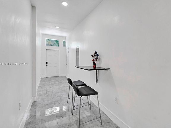 2nd image of 418 NW 47th St #3