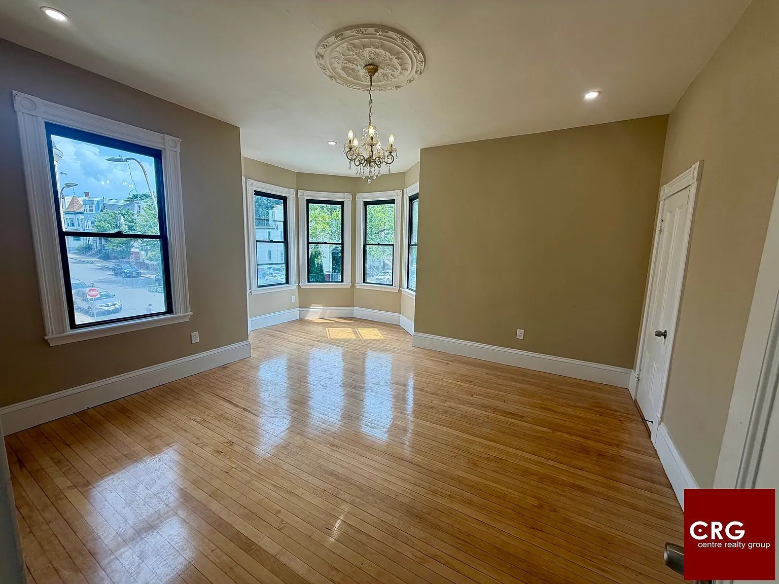 7 bed, 2.0 bath, 1700 sqft, $6,500 — Photo 3