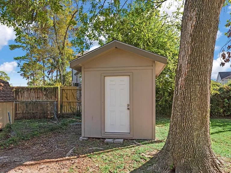 2023 Woodcrest Dr — Photo 28