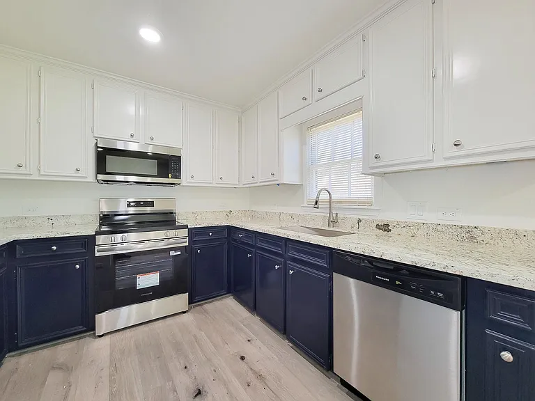 413 S Market St — Photo 14