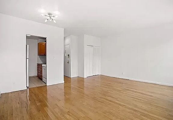 3rd image of 4 W 121st St APT 7