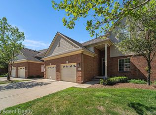 29347 Woodpark Cir, Warren, MI