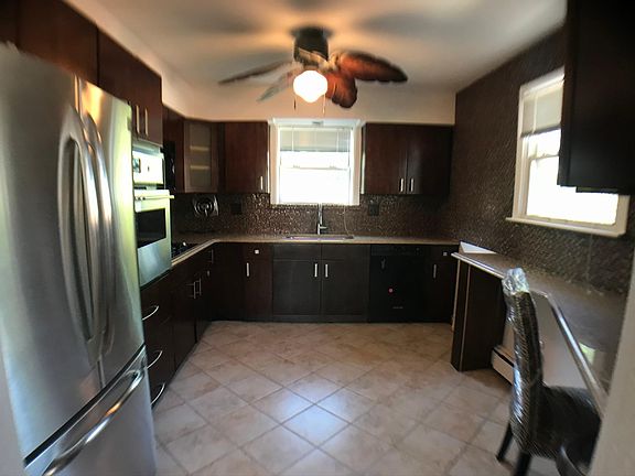 3rd image of 132 Vredenburgh Ave