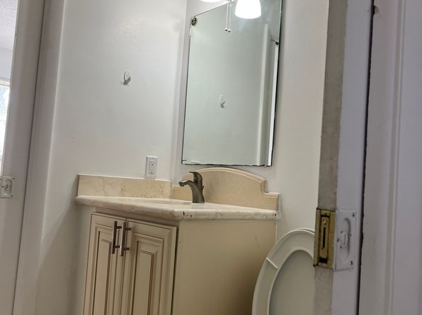 4251 NW 9th Ave APT 204