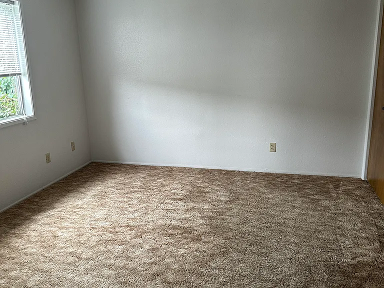 477 SE Chadwick St #1 — Photo 8