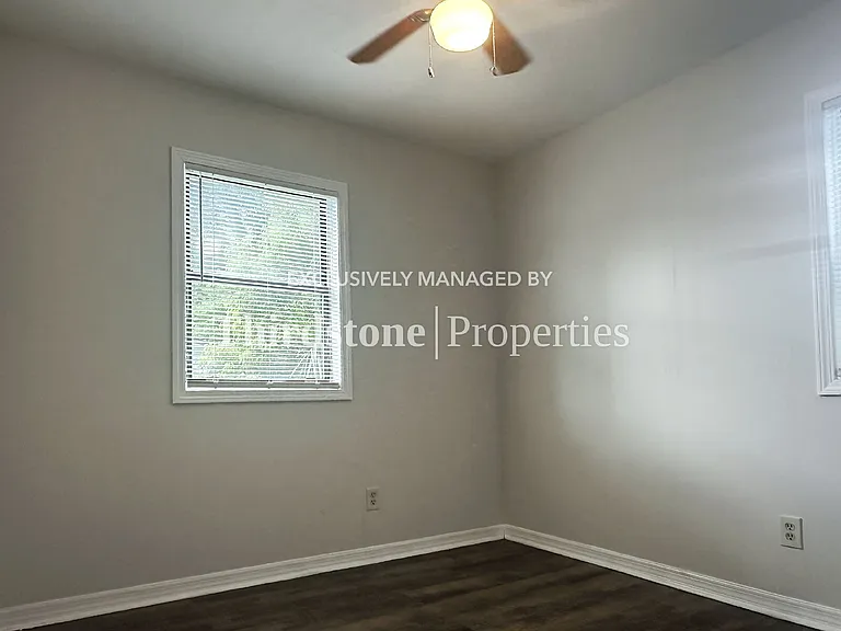 1173 W 27th St — Photo 16