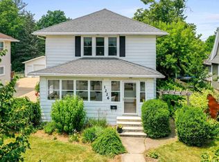 1226 S Jackson St, Green Bay, WI 54301