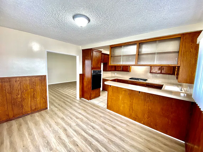 12644 York Ave #E — Photo 1
