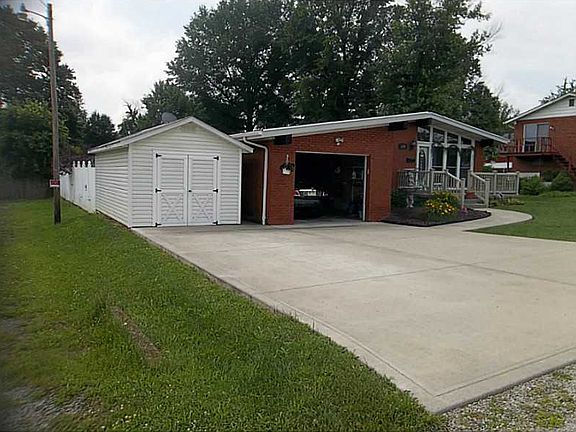3rd image of 110 Vernon Ave