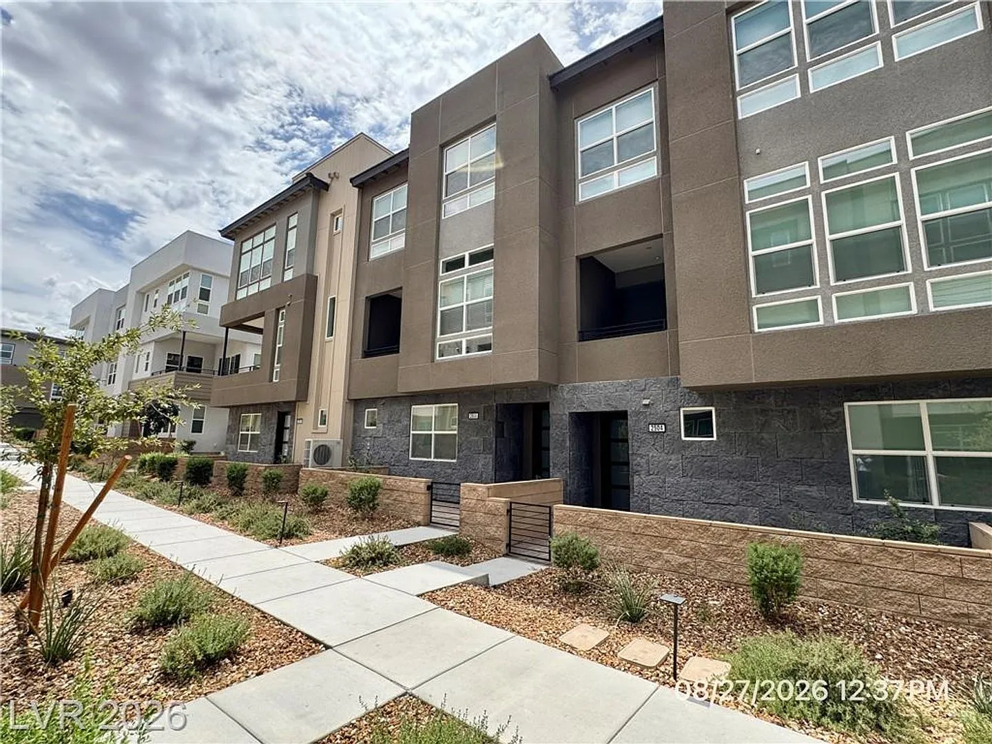 4-Bedroom Townhome in Inspirada with Covered Balcony — Photo 2