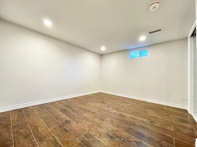 31 Rendale Ave #LOWER — Photo 5