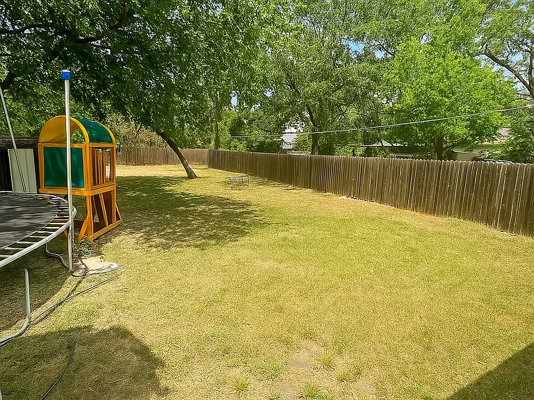 935 W Ridgewood Ct — Photo 7