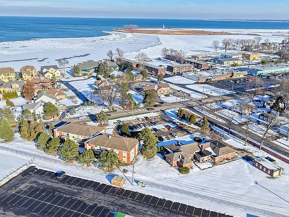 2nd image of 620 Cleveland Rd W