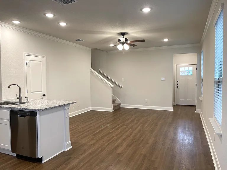 2222 Sandlewood Cv #102 — Photo 5