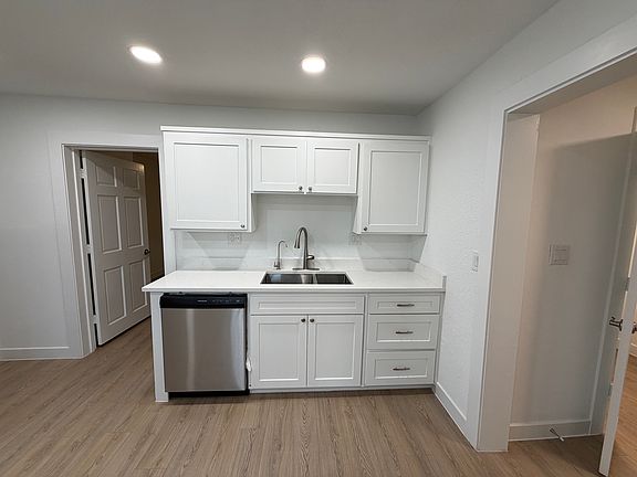 5th image of 1010 Vine St