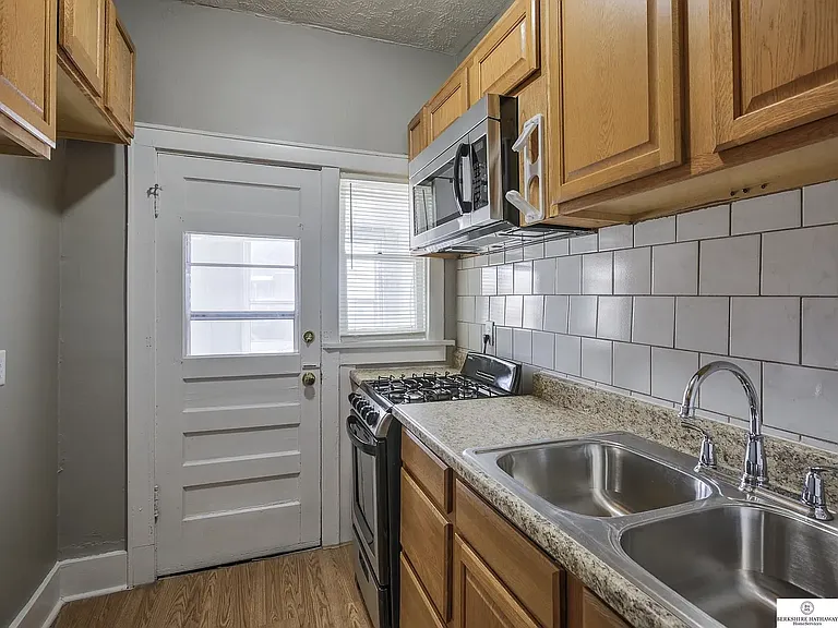 4915 Davenport St #6 — Photo 6
