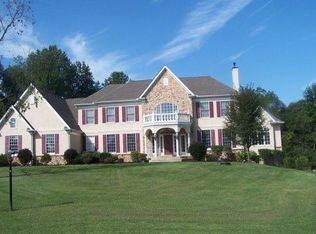 8 Lockhart Dr, Garnet Valley, PA 19060